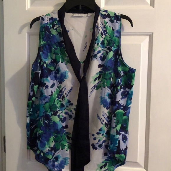 Blouses - Picture 3 of 4